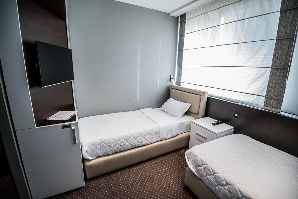 Centrum Sobe Rooms Чачак Екстер'єр фото